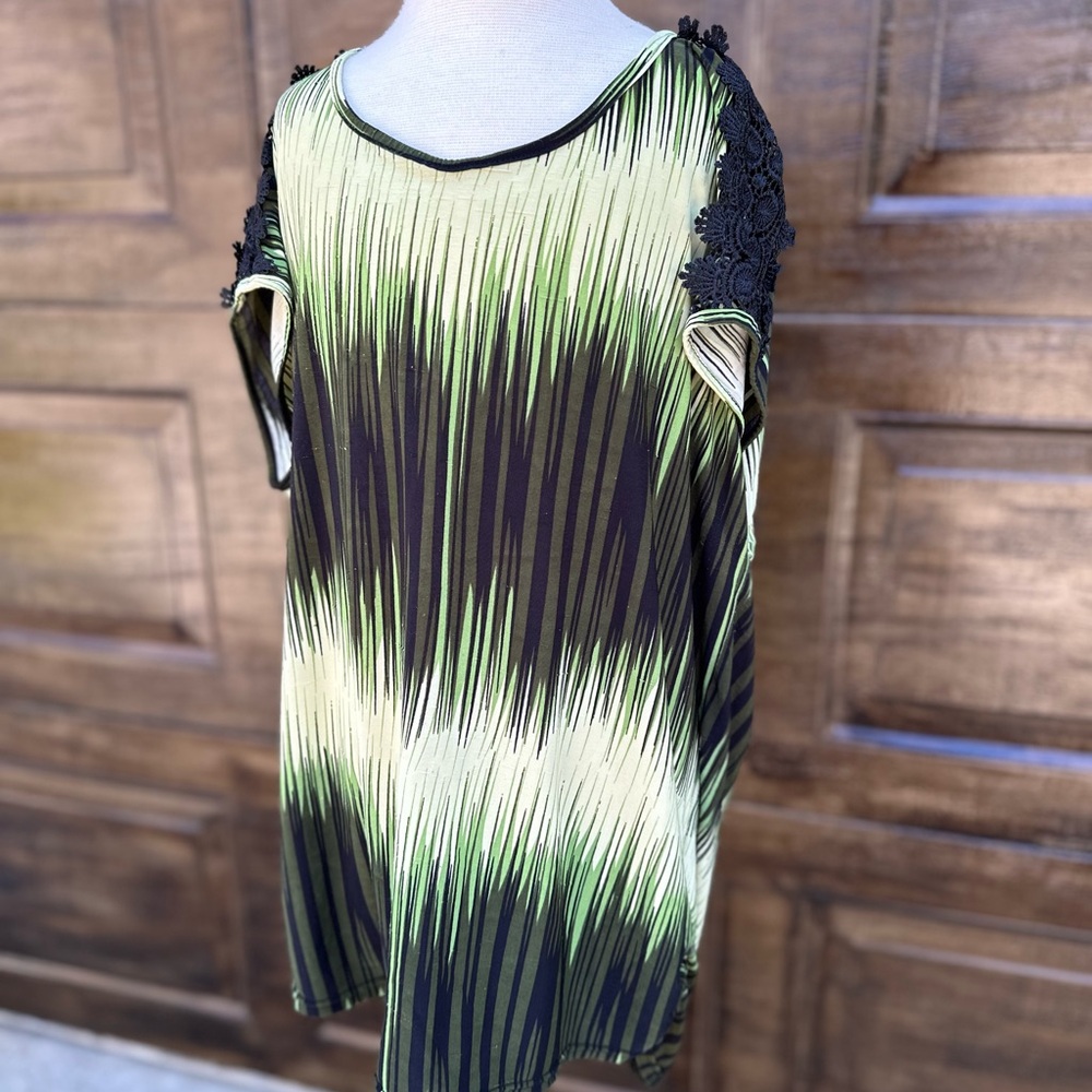 PARIS PINK Sleeveless top.